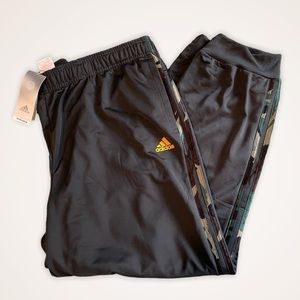 Adidas Men’s Gray Joggers with Camo Stripes size 3XL